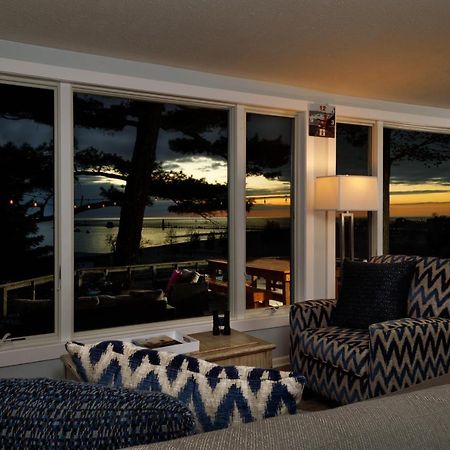 Looking Glass Beachfront Inn Grand Haven Esterno foto