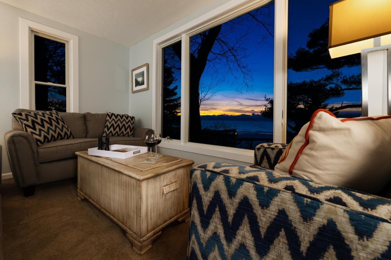 Looking Glass Beachfront Inn Grand Haven Esterno foto