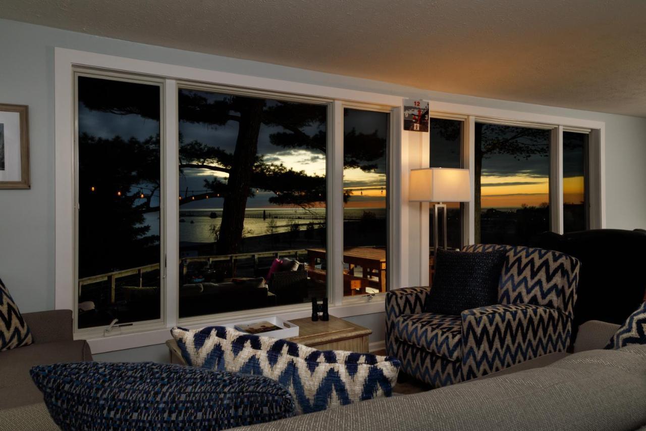Looking Glass Beachfront Inn Grand Haven Esterno foto