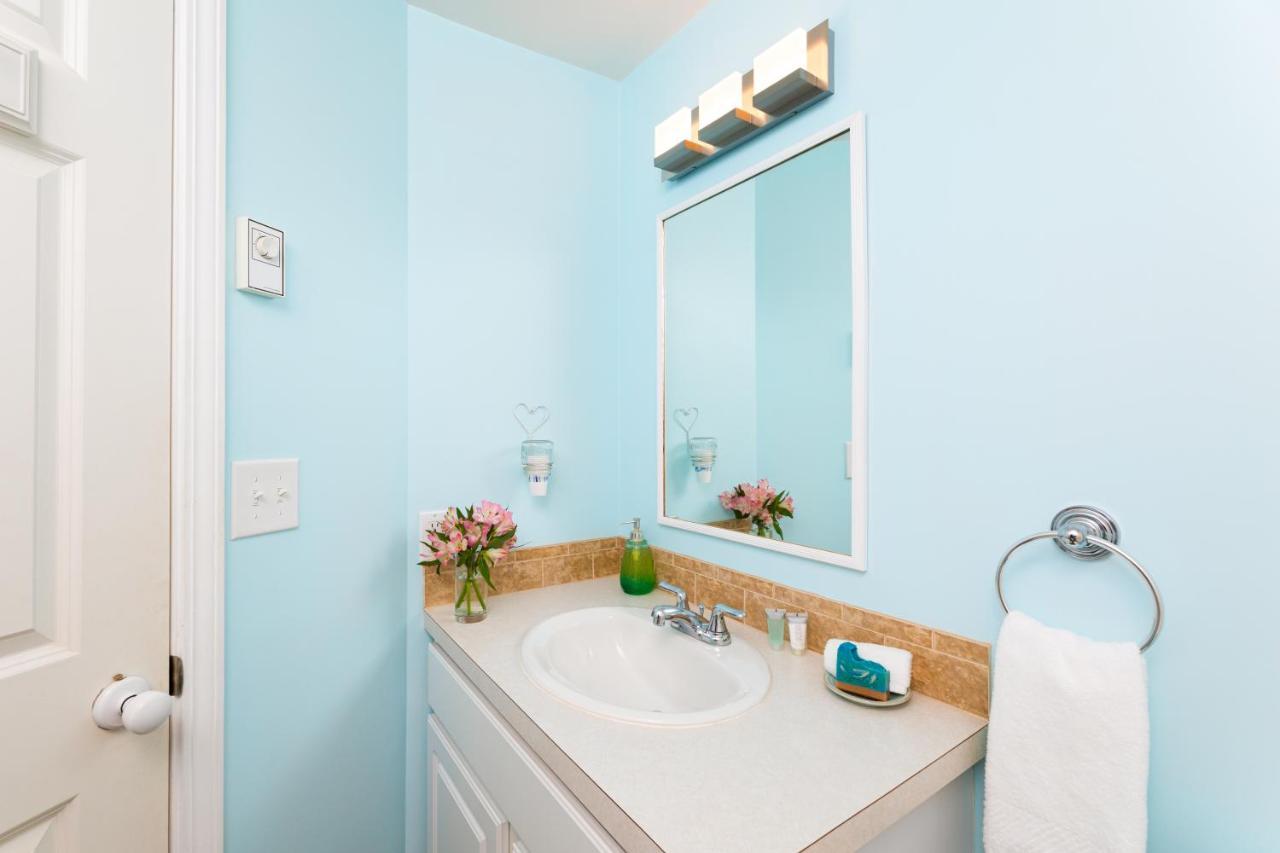 Looking Glass Beachfront Inn Grand Haven Esterno foto