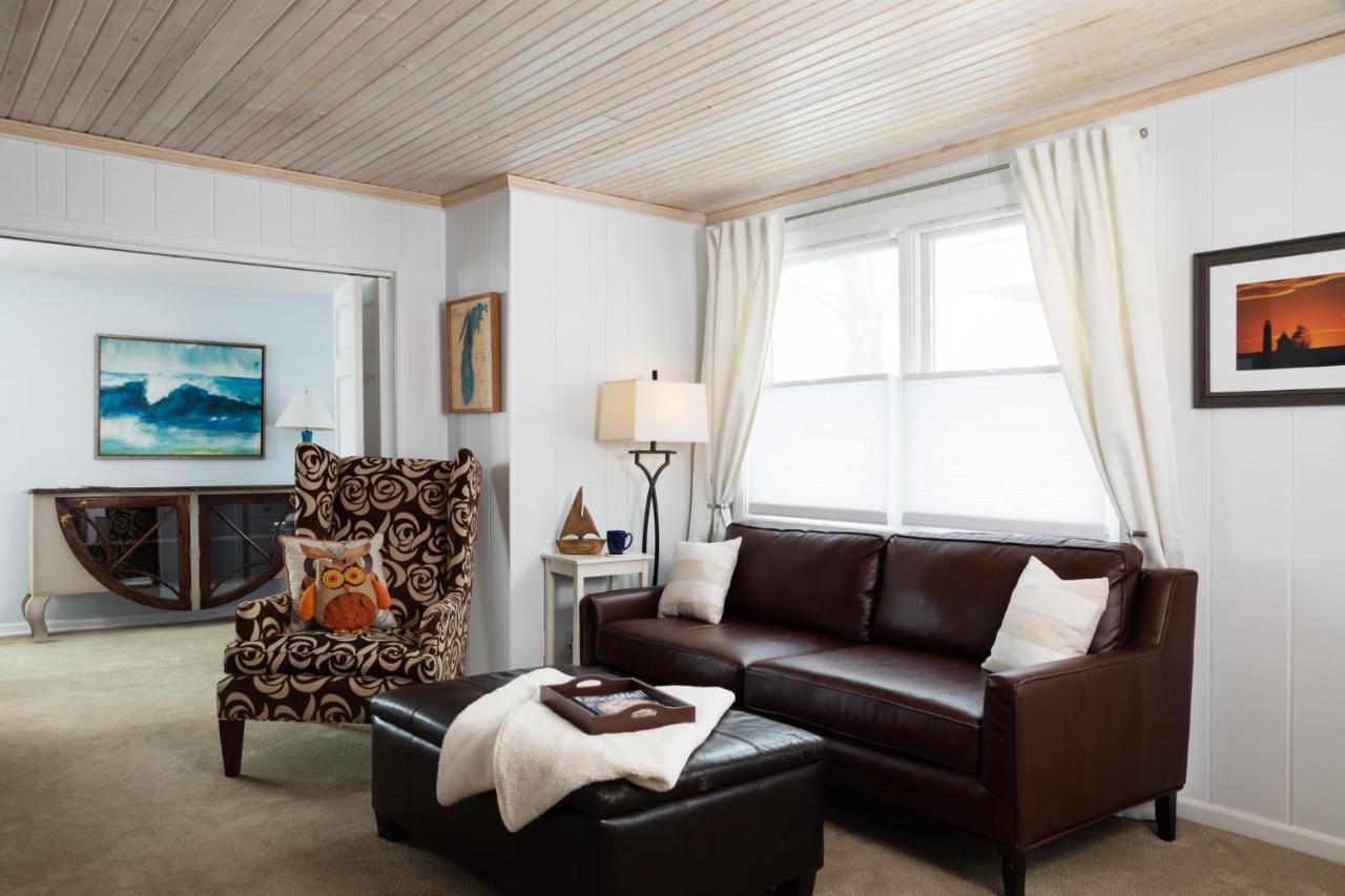Looking Glass Beachfront Inn Grand Haven Esterno foto