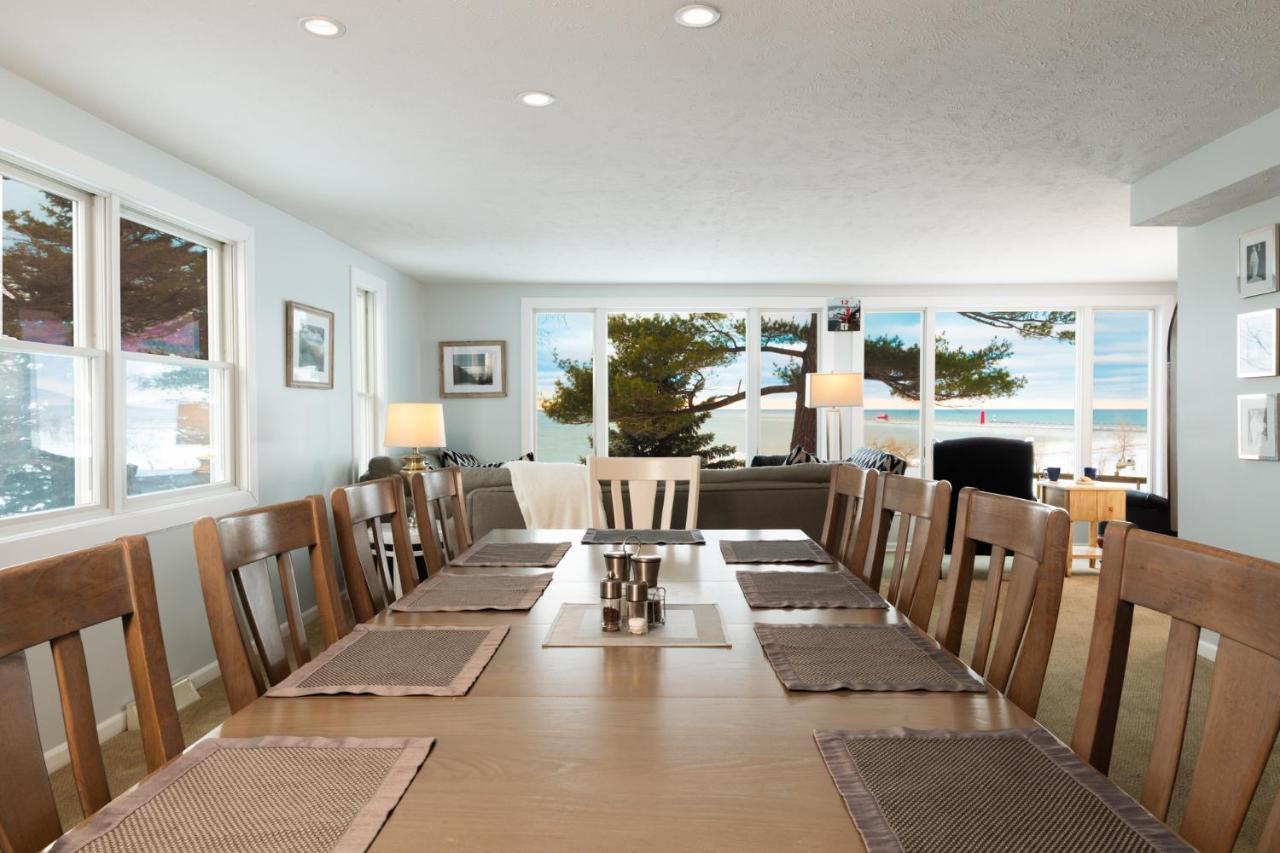 Looking Glass Beachfront Inn Grand Haven Esterno foto