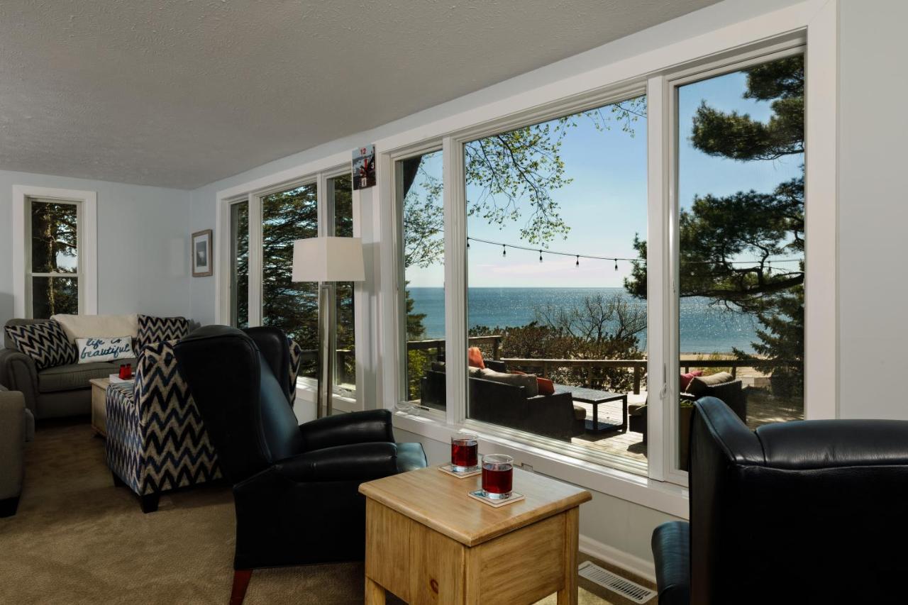 Looking Glass Beachfront Inn Grand Haven Esterno foto