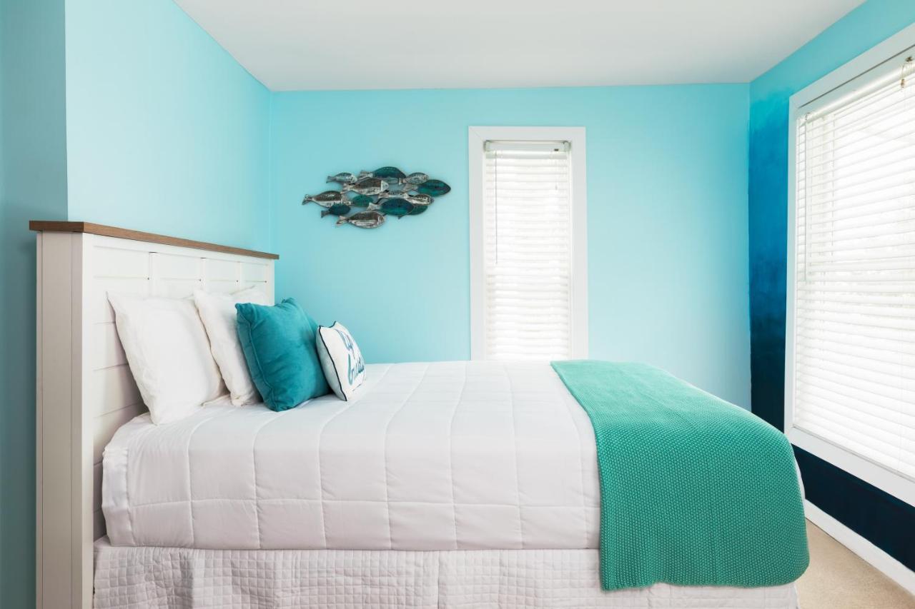 Looking Glass Beachfront Inn Grand Haven Esterno foto