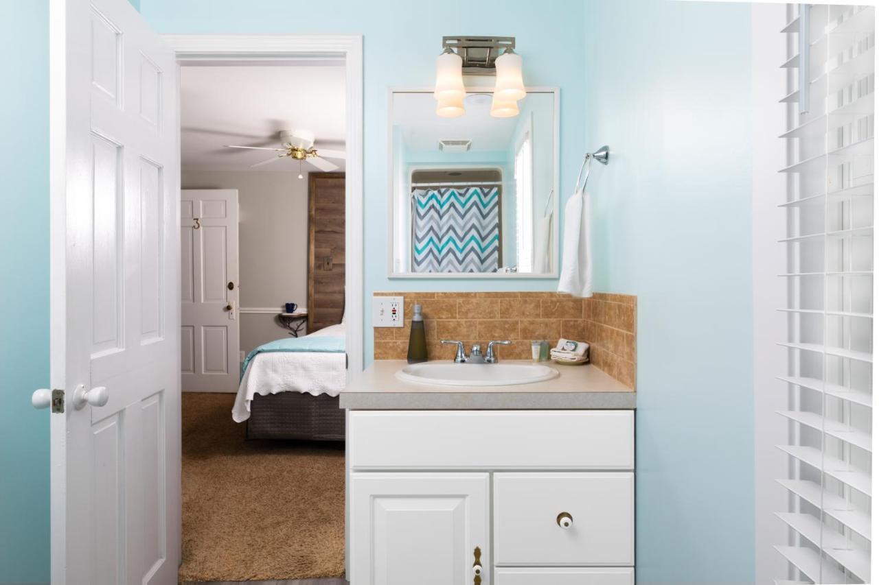 Looking Glass Beachfront Inn Grand Haven Esterno foto
