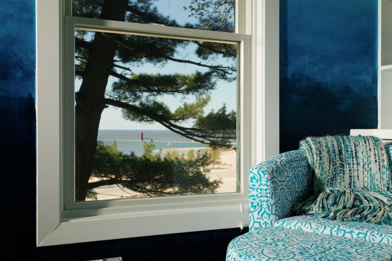 Looking Glass Beachfront Inn Grand Haven Esterno foto