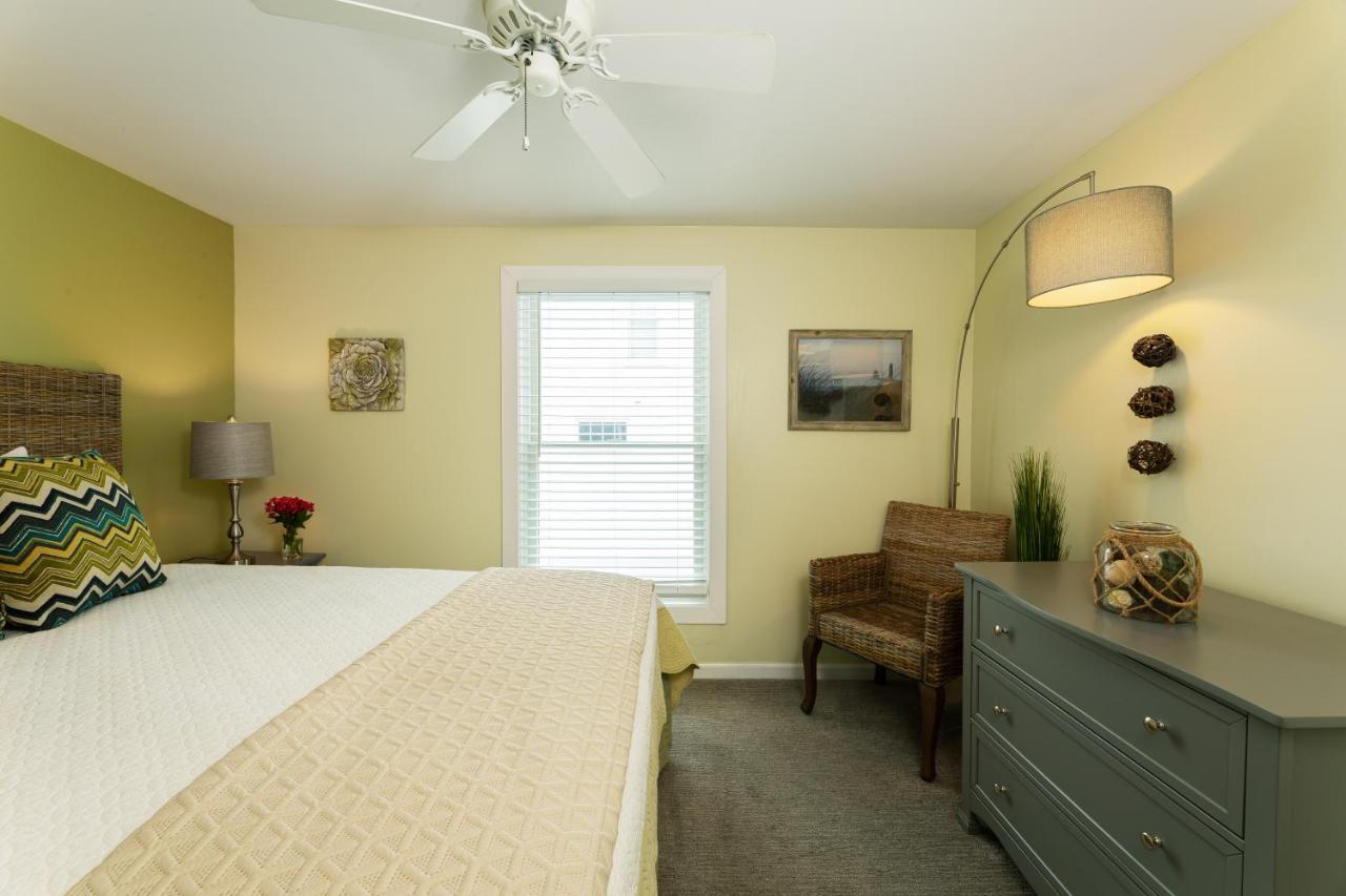 Looking Glass Beachfront Inn Grand Haven Esterno foto
