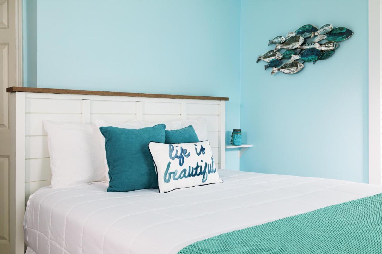 Looking Glass Beachfront Inn Grand Haven Esterno foto