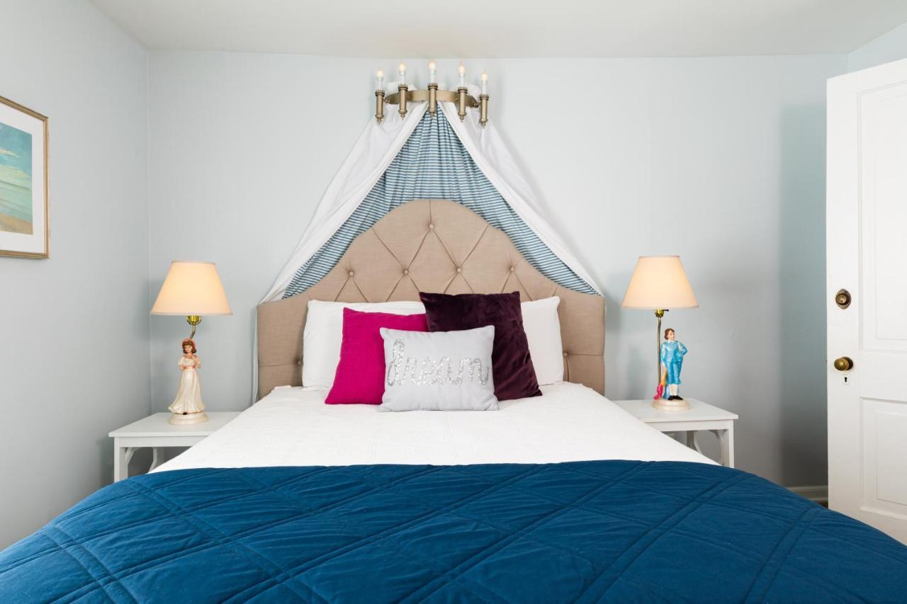 Looking Glass Beachfront Inn Grand Haven Esterno foto